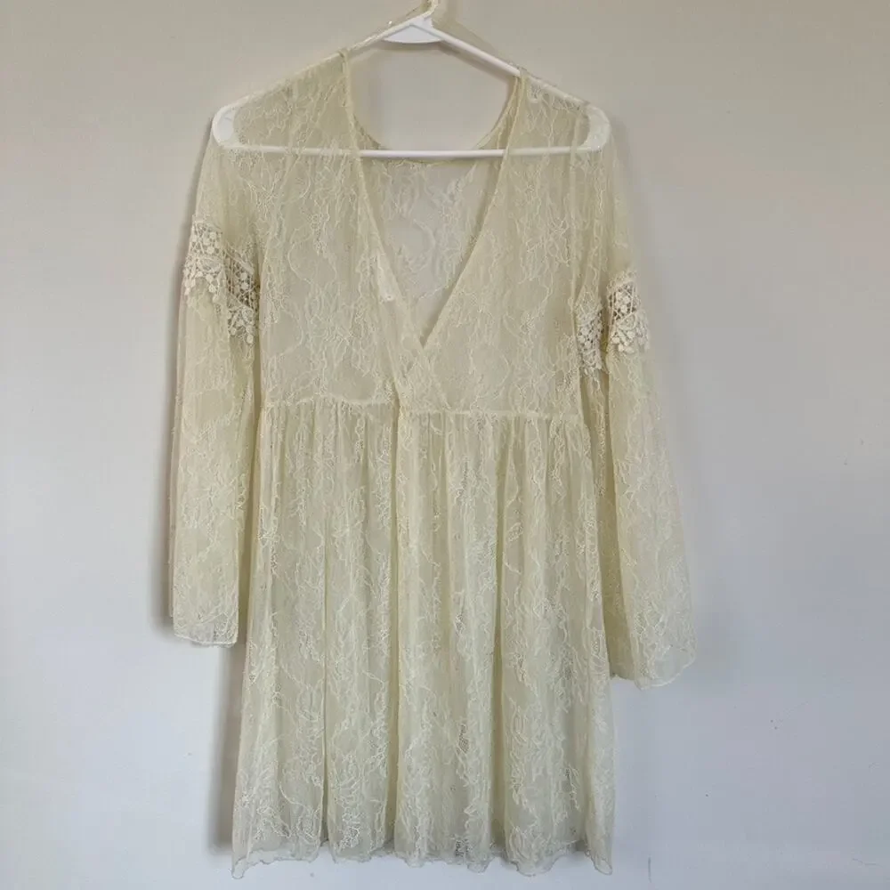 Coco + Jameson Lace Dress Bell Sleeve Deep V Back Short Junior LARGE Cream